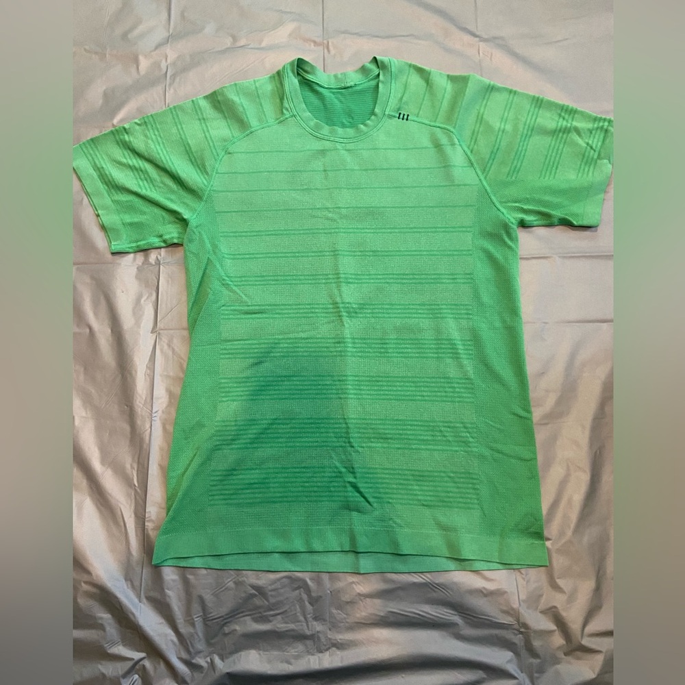 Men’s Green lululemon t-shirt